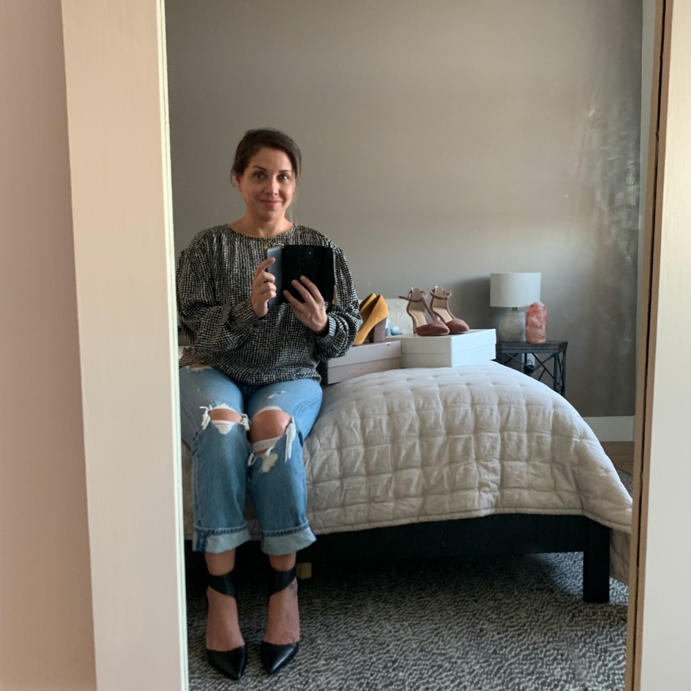 Meet the Posher, Ariela